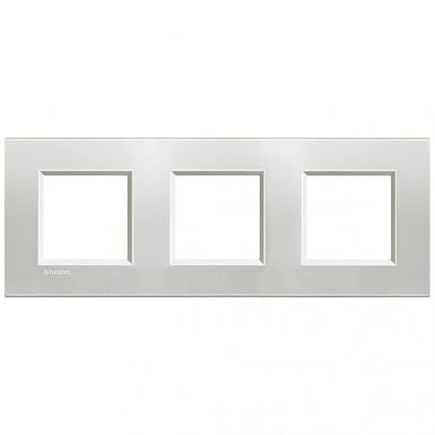LNA4802M3AG LivingLight Рамка прямоугольная, 3 поста, цвет Серебро фото 1