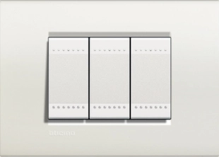 LNA4802BI LivingLight Рамка прямоугольная, 1 пост, цвет Белый фото 3